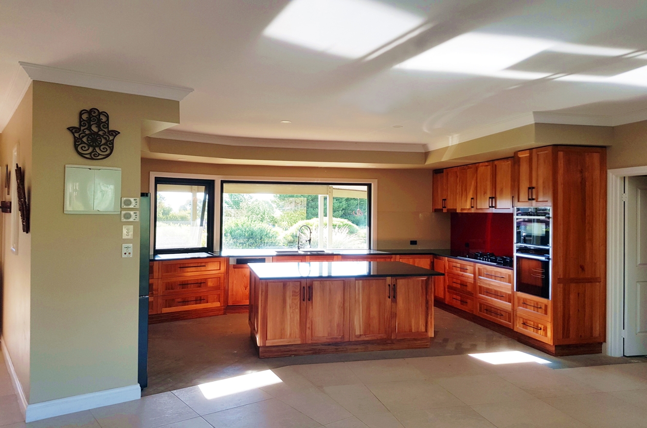 blackwood-solid-timber-and-black-galaxy-granite-kitchen-renovation